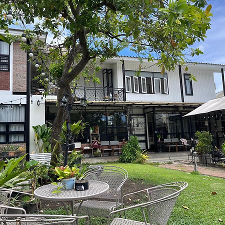 Sherloft Home & Hostel Chiang Mai Exterior photo