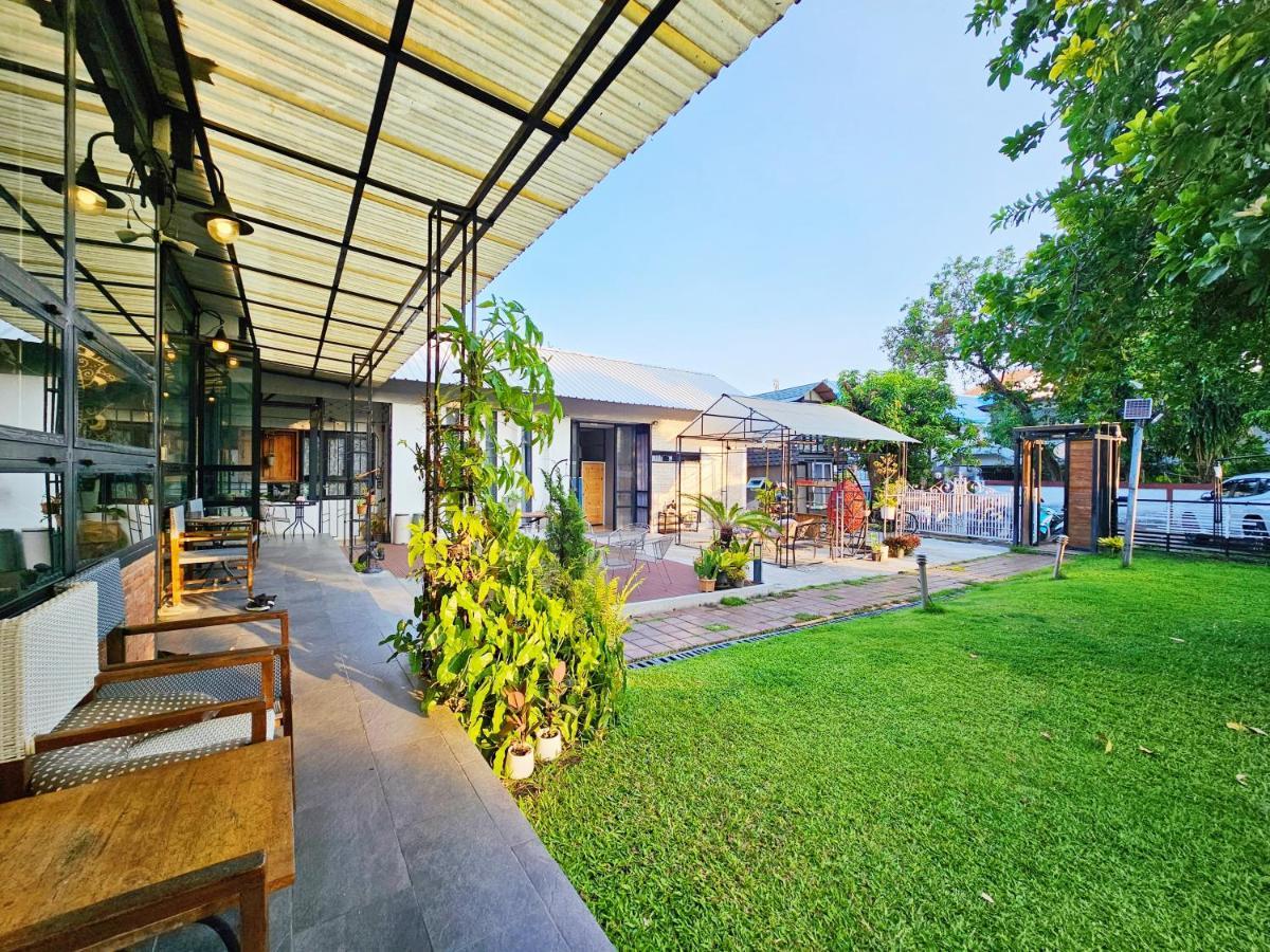 Sherloft Home & Hostel Chiang Mai Exterior photo