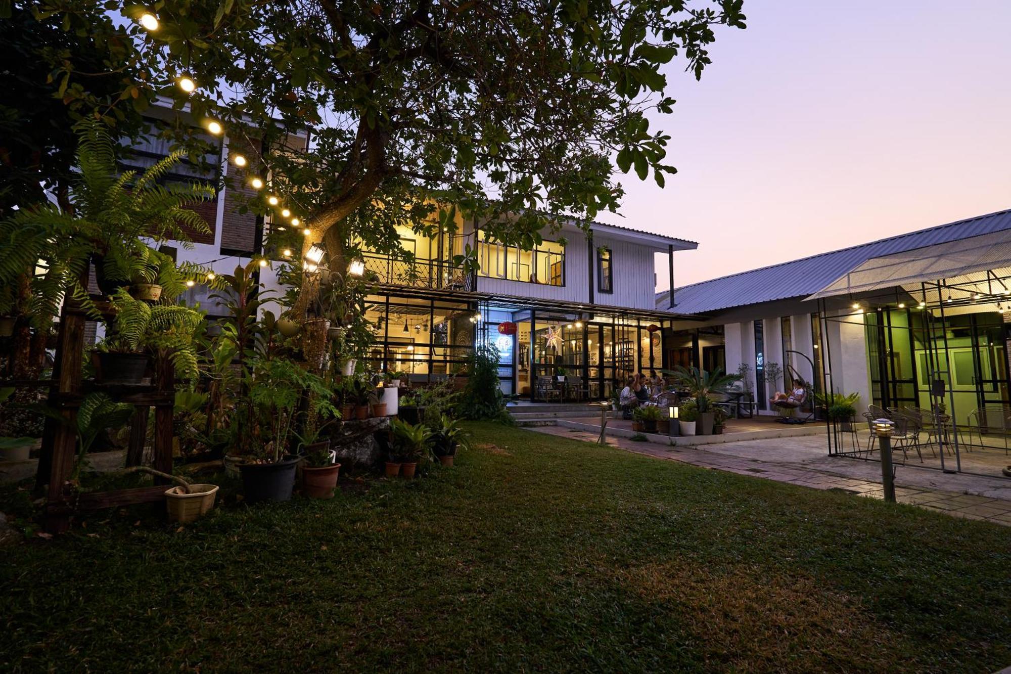 Sherloft Home & Hostel Chiang Mai Exterior photo