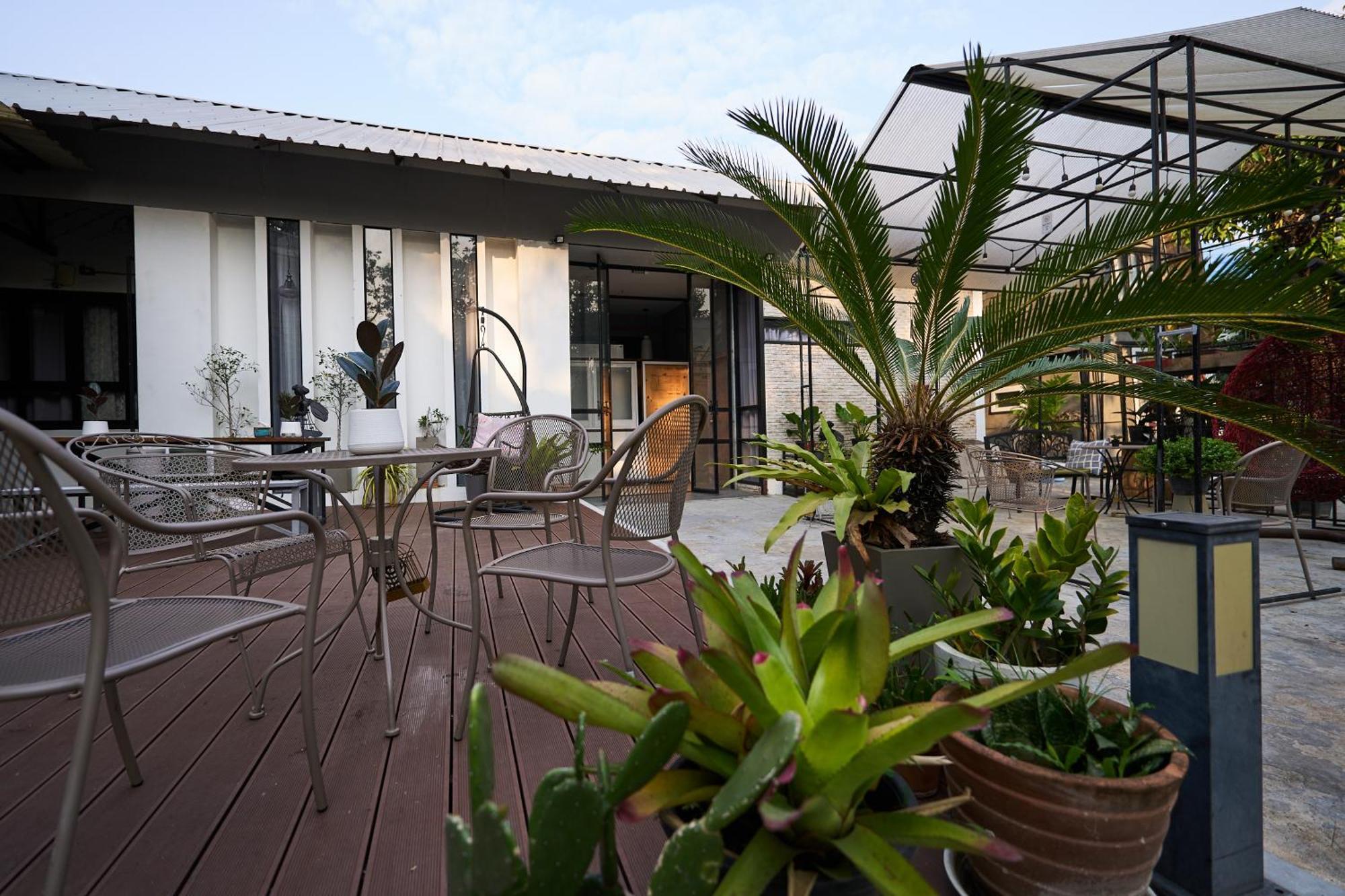 Sherloft Home & Hostel Chiang Mai Exterior photo