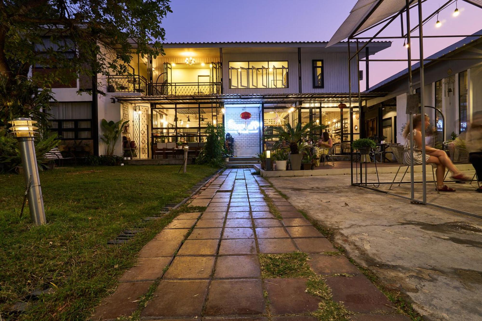 Sherloft Home & Hostel Chiang Mai Exterior photo