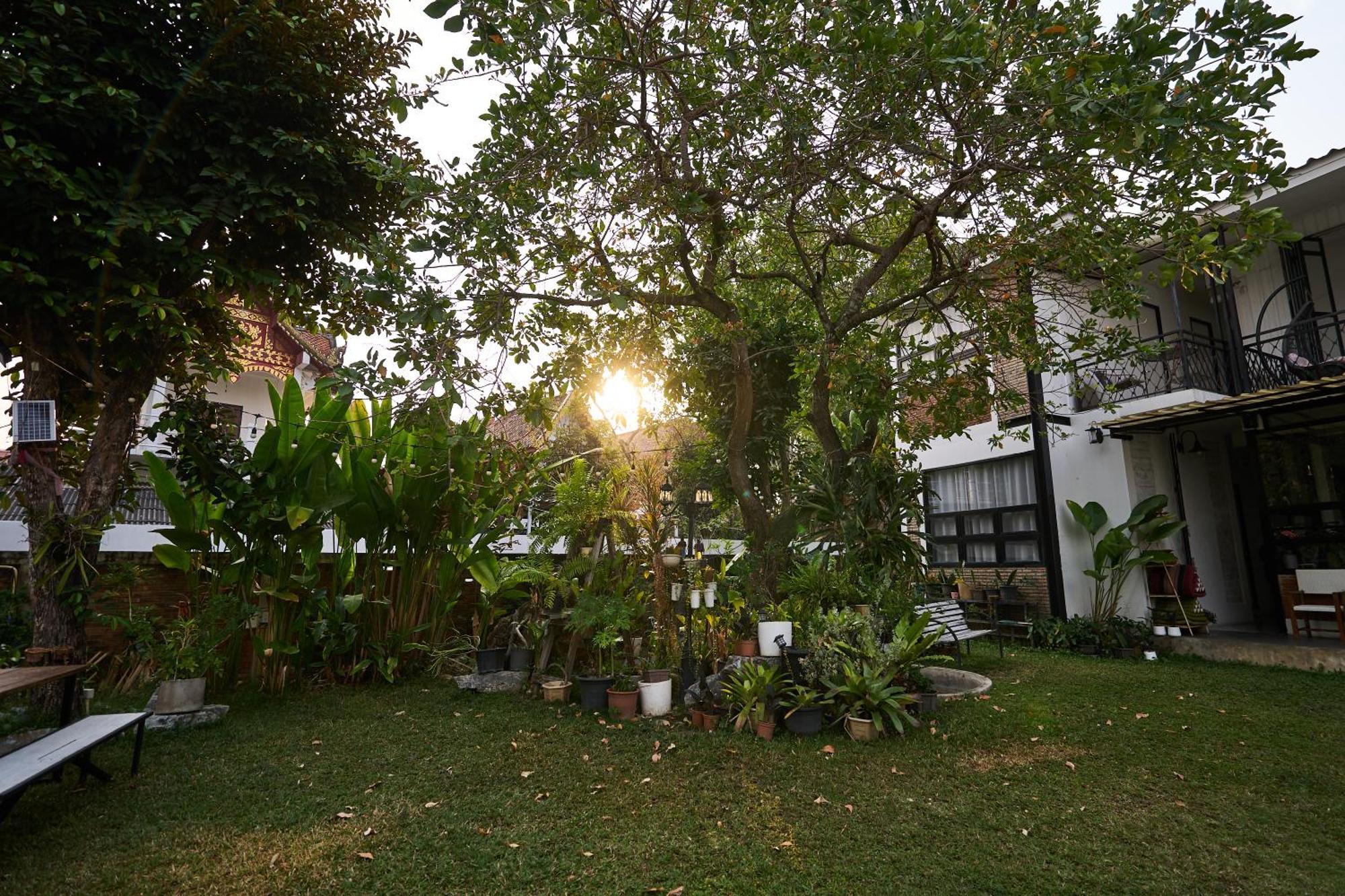 Sherloft Home & Hostel Chiang Mai Exterior photo