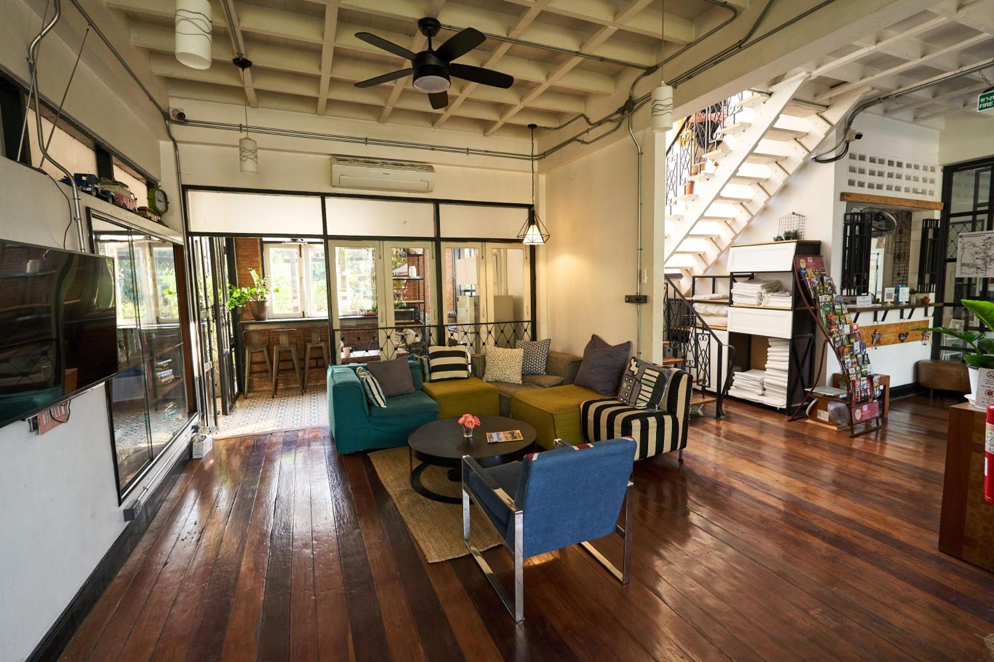 Sherloft Home & Hostel Chiang Mai Exterior photo