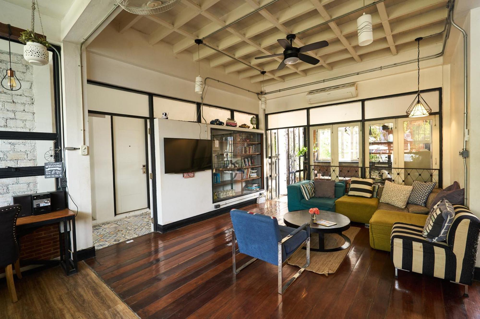 Sherloft Home & Hostel Chiang Mai Exterior photo