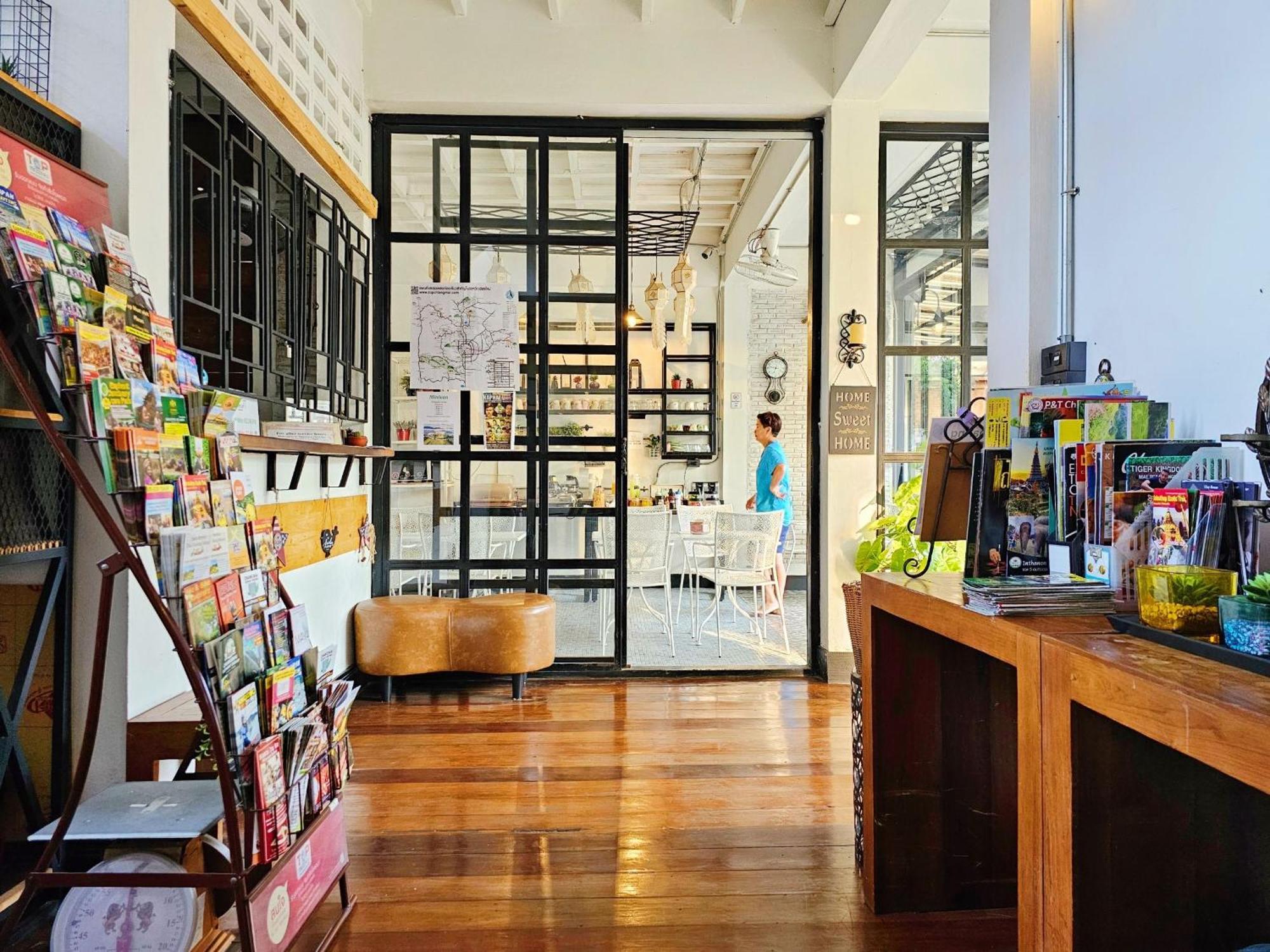 Sherloft Home & Hostel Chiang Mai Exterior photo