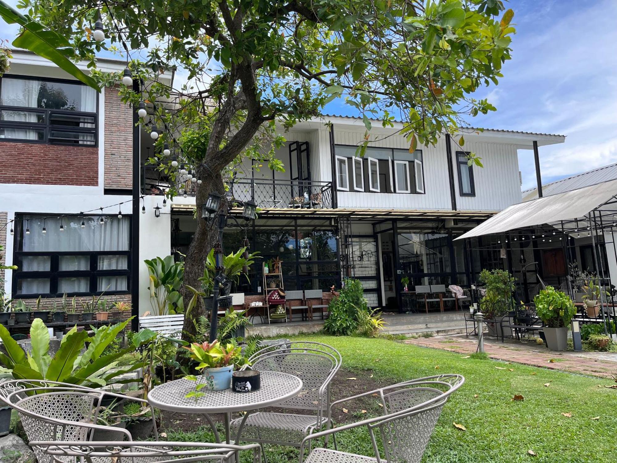 Sherloft Home & Hostel Chiang Mai Exterior photo