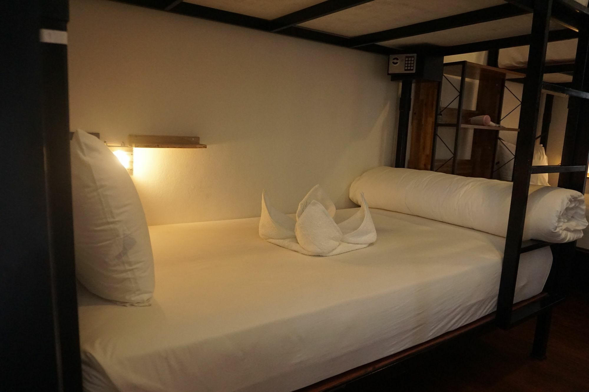 Sherloft Home & Hostel Chiang Mai Exterior photo