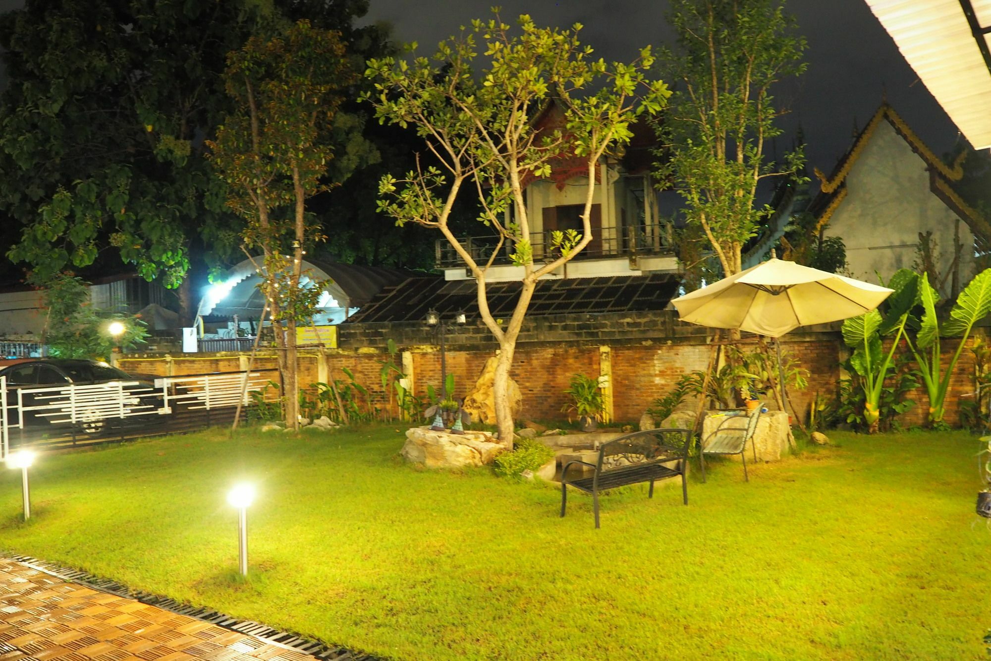 Sherloft Home & Hostel Chiang Mai Exterior photo